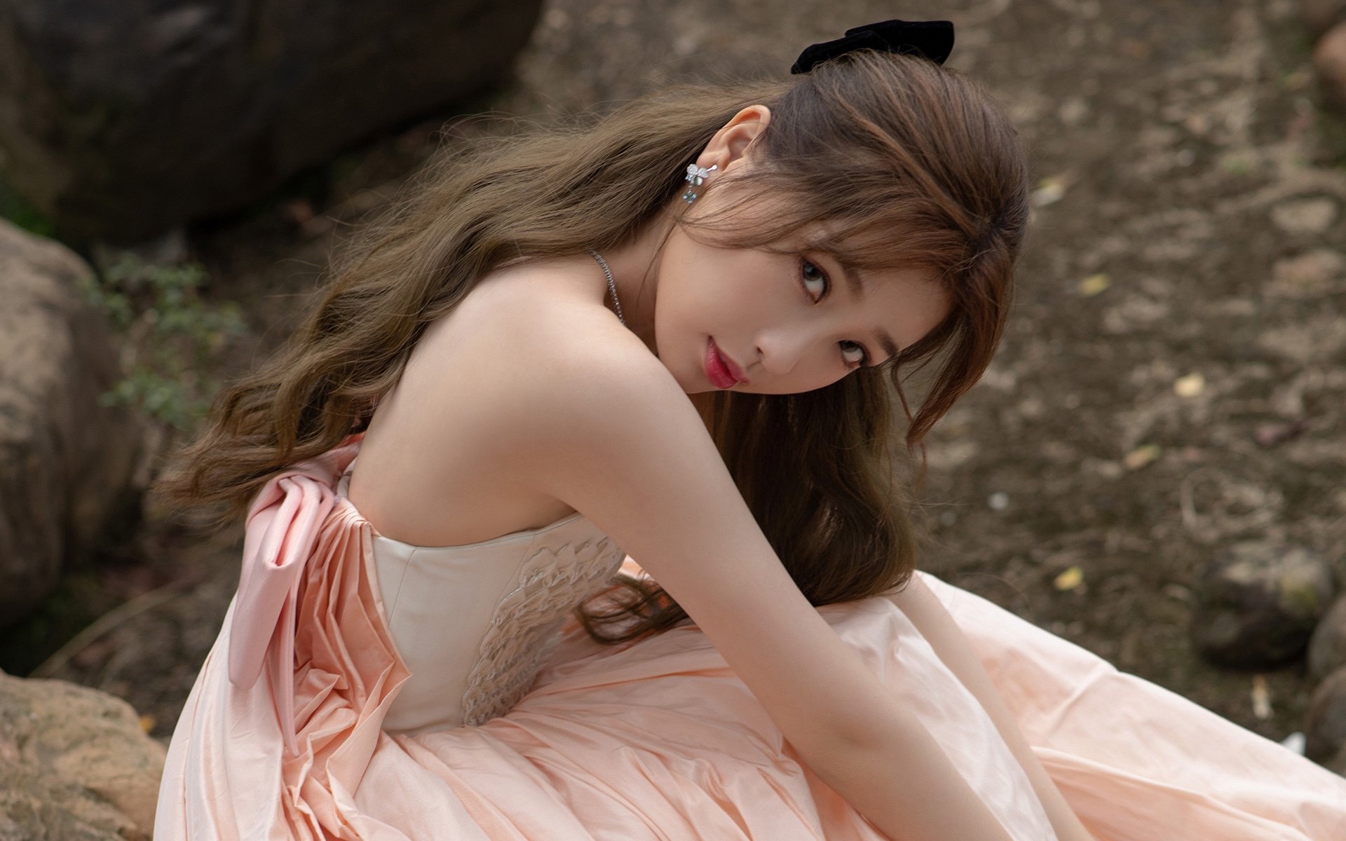 稳扎稳打取得胜利，荣誉之路任重而道远，稳扎稳打才能无往不胜的意思