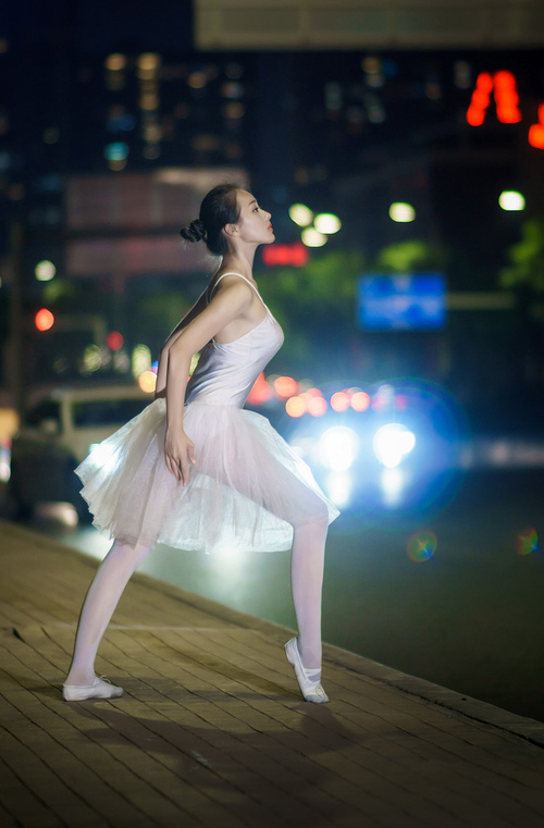 马竞客场1-1战平皇家社会，积分榜领先优势扩大，马竞vs皇家马德里