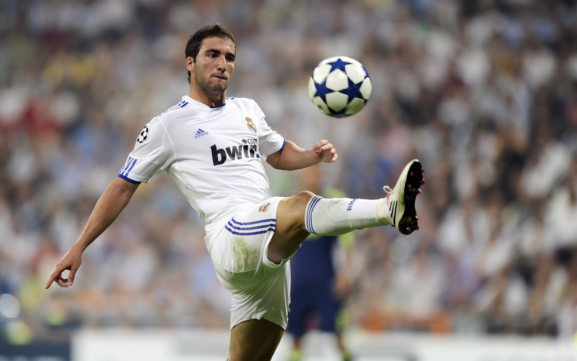 _体育科技创新:智能装备助力运动员突破_,智能化体育器材